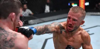 Dillashaw bị thương ở mắt trong cuộc đấu với Sandhagen.