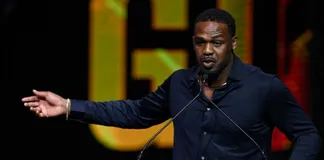 Jon Jones phát biểu trong sự kiện vinh danh của UFC Hall of Fame tuần qua.