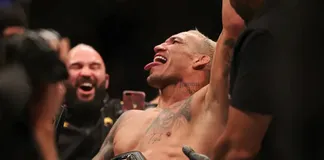 Charles Oliveira bảo vệ thành công danh hiệu tại UFC 269.