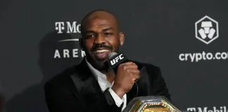 Jon Jones đang là nhà vô địch hạng nặng của UFC.