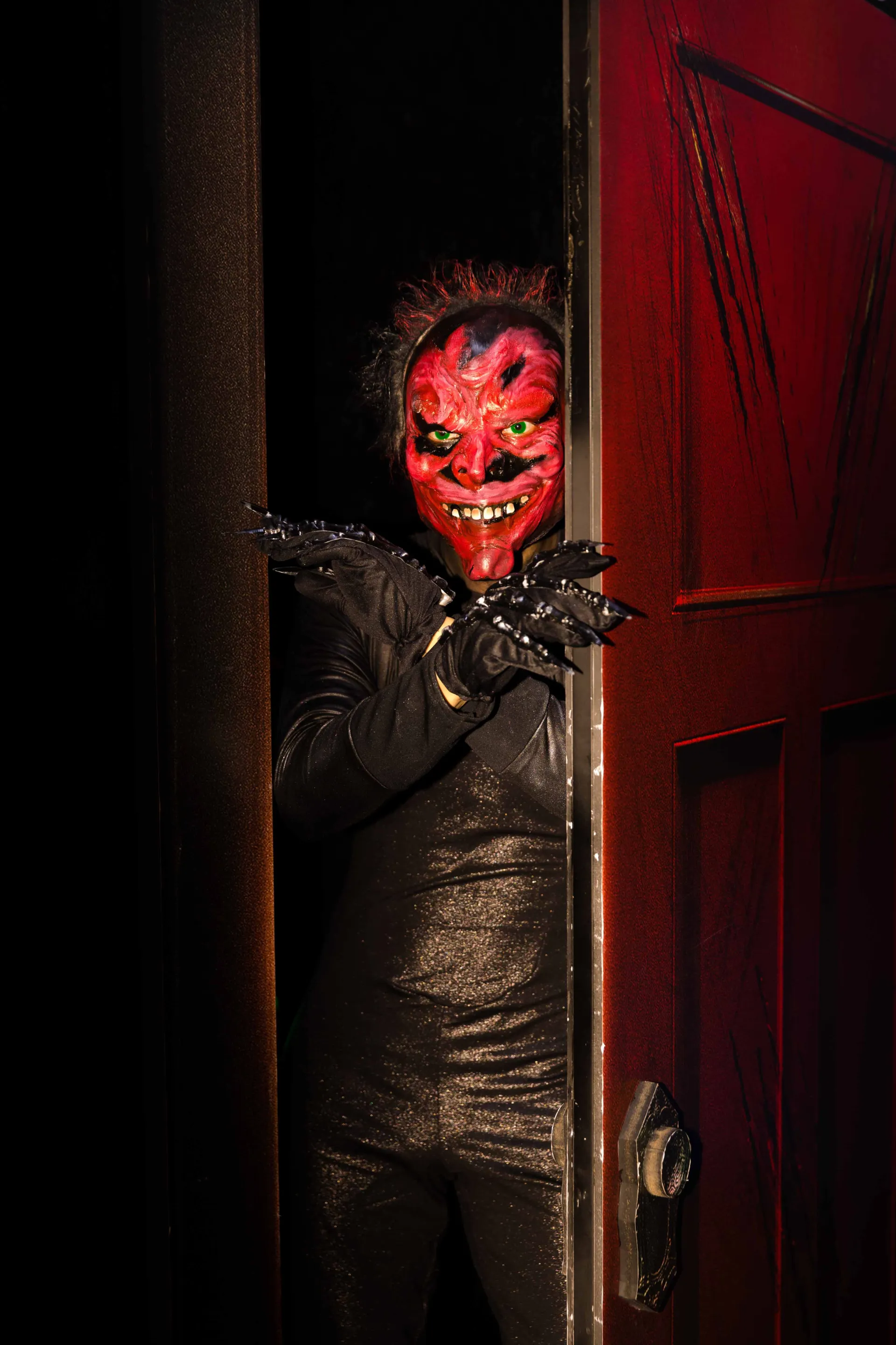 insidious-the-red-door-top-1-phong-ve-bac-my-da-den-sai-gon5