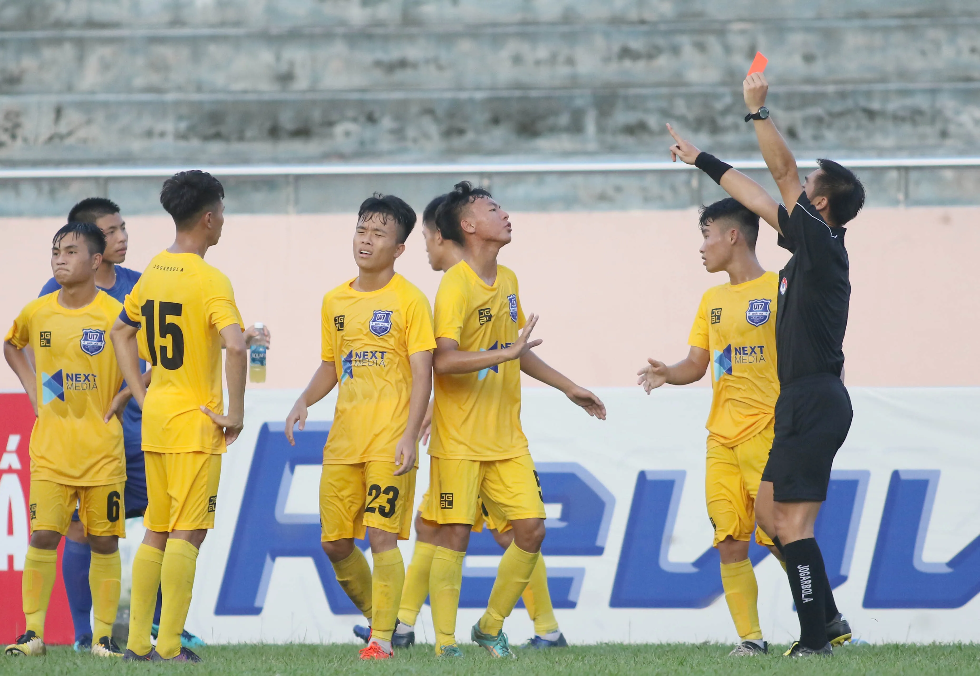 U17 Thanh Hóa bất ngờ hạ ứng viên vô địch PVF trong trận cầu 2 thẻ đỏ - Bóng Đá