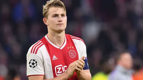 CĐV M.U tức giận vì Juventus chiêu mộ De Ligt - Bóng Đá