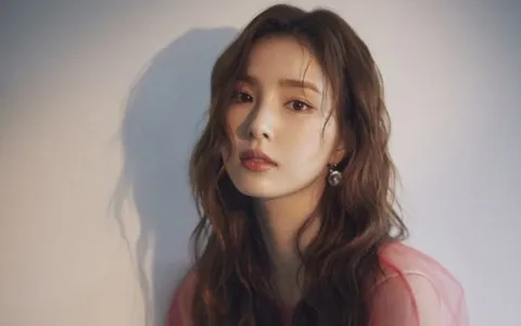 shin-se-kyung2-16492386156111038009815-0-0-562-900-crop-1649238626988834703248