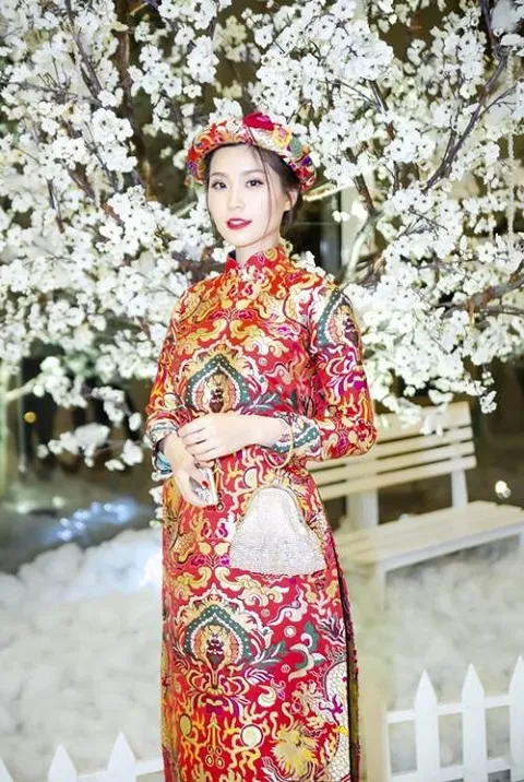 ao-dai-cach-tan-don-xuan-