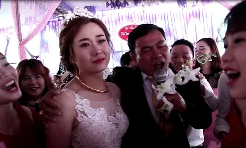 cha-khoc-trong-dam-cuoi-con-gai-8-phunutoday.vn