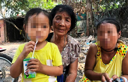 Cụ bà bán vé số Dương Thị Gắt . Ảnh: kienthuc.net