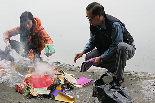 Hoa vang sau 3 ngay Tet tot hay khong tot phunutoday.vn 1