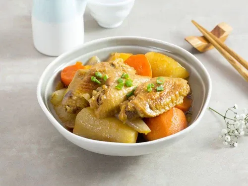 Gà hầm củ cải thơm ngon, mềm ngọt chuẩn vị chắc chắn sẽ là món ăn yêu thích của gia đình bạn