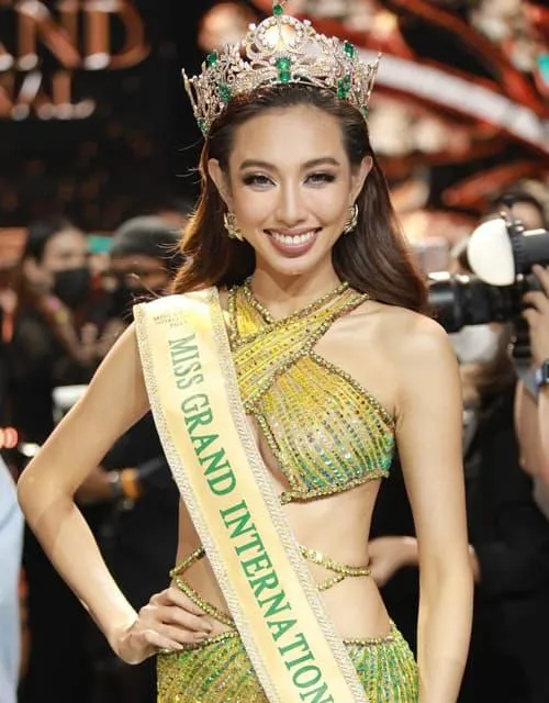 den-luot-pho-chu-tich-miss-grand-international-2021-noi-ve-tin-don-mua-giai-cua-thuy-tien-3-ngoisaovn-w500-h640