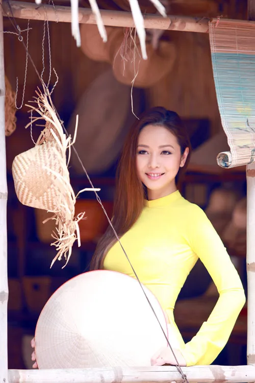 sao-viet-ao-dai-di-le-dau