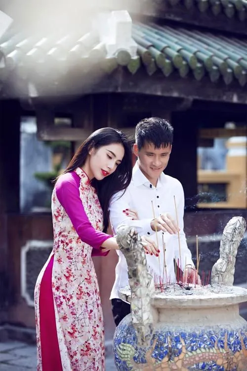 sao-viet-ao-dai-di-le-dau