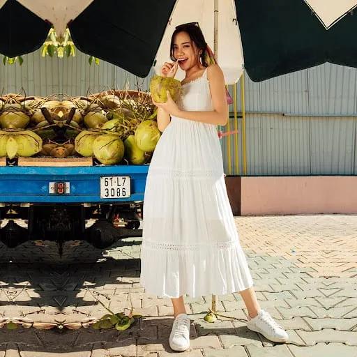 mac-vay-trang-phoi-voi-giay-gi-cach-mix-do-tinh-te-va-trang-nha