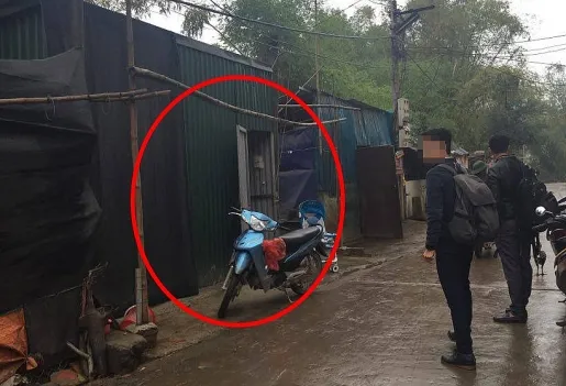 be gai 3 tuoi dung ngoai