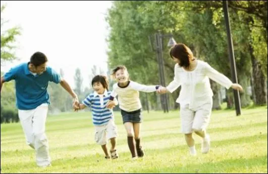 Một gia đình không thể sống cô độc một mình, mà cần được gắn kết với những người xung quanh. (ảnh minh họa)
