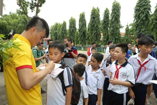 - Bóng Đá