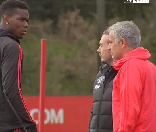 Sốc: Pogba chào tất cả, trừng mắt với Mourinho - Bóng Đá