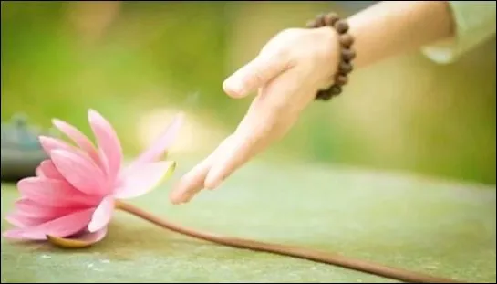 Nhiều người sống mà cứ thích so bì, thường có tâm lý đố kỵ, ghen ghét những người có điều kiện hơn mình. (ảnh minh họa)