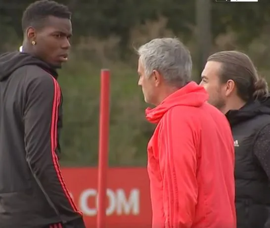 Sốc: Pogba chào tất cả, trừng mắt với Mourinho - Bóng Đá