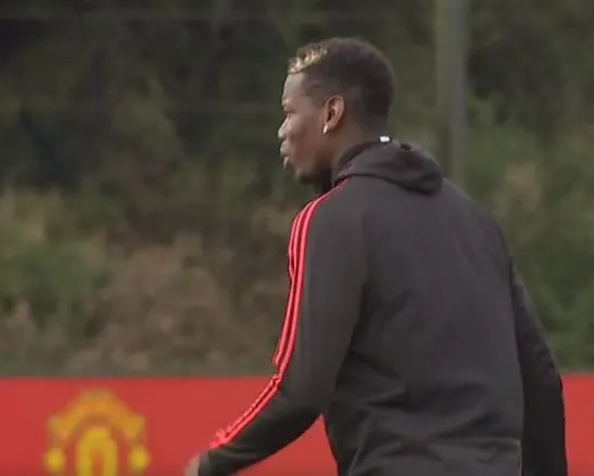 Sốc: Pogba chào tất cả, trừng mắt với Mourinho - Bóng Đá