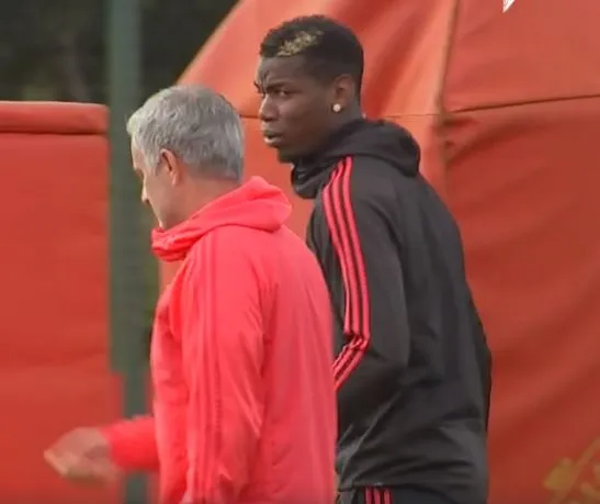 Sốc: Pogba chào tất cả, trừng mắt với Mourinho - Bóng Đá