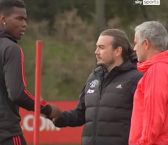 Sốc: Pogba chào tất cả, trừng mắt với Mourinho - Bóng Đá