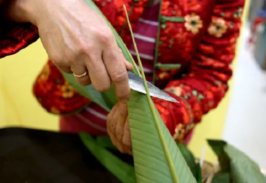 Bi quyet goi banh chung bang tay khong can khuon ngay tet phunutoday.vn 3