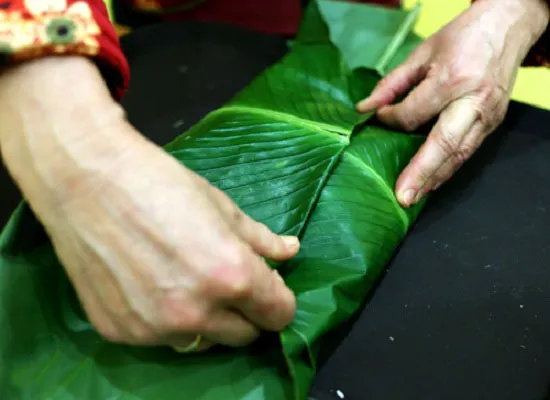 Bi quyet goi banh chung bang tay khong can khuon ngay tet phunutoday.vn 11