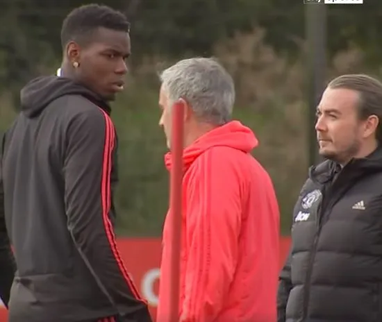 Sốc: Pogba chào tất cả, trừng mắt với Mourinho - Bóng Đá