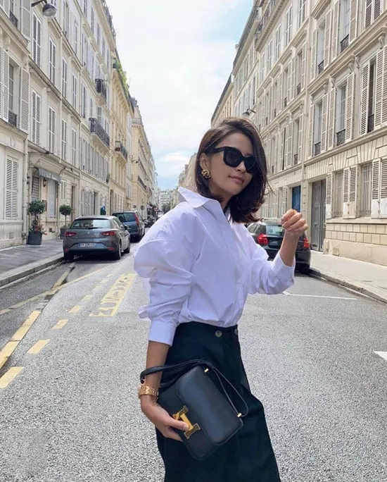 Sơ mi trắng vẫn chiếm một vị trí quan trọng trong tủ đồ của mọi chị em thích hợp để diện từ công sở ra phố.