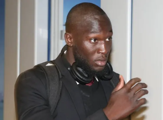 Romelu Lukaku caught yawning on exercise bike after missing Manchester United training session - Bóng Đá