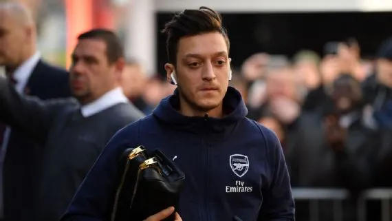 Emery không biết Ozil có đá với MU hay không - Bóng Đá