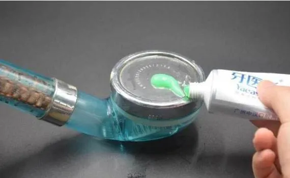 lam-sach-voi-hoa-sen-03