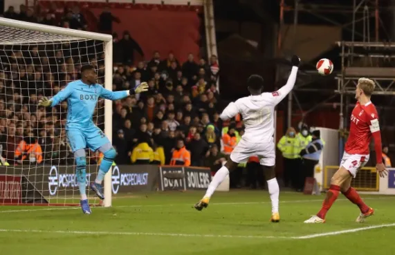 Sao trẻ ném găng tay phản đối Arteta trong ngày Arsenal bị loại khỏi FA Cup - Bóng Đá