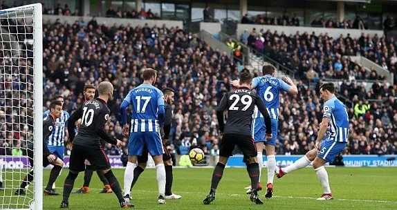 Wenger ôm mặt đau khổ trước lối đá vô hồn của Arsenal - Bóng Đá