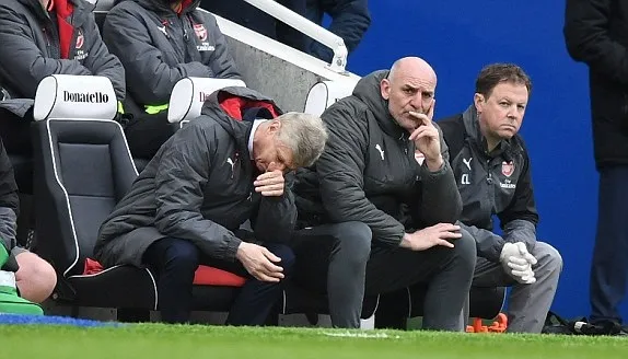 Wenger ôm mặt đau khổ trước lối đá vô hồn của Arsenal - Bóng Đá