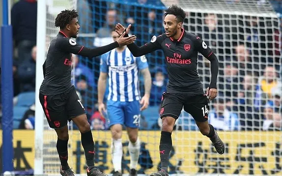 Wenger ôm mặt đau khổ trước lối đá vô hồn của Arsenal - Bóng Đá