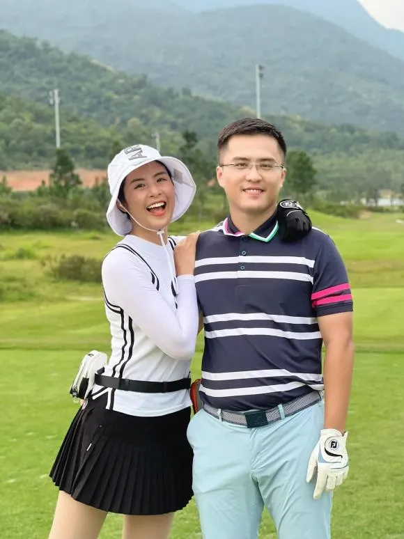 ngoc-han-khoe-loat-anh-tren-san-golf-khoanh-khac-tinh-tu-ben-ban-trai-khien-dan-tinh-xuyt-xoa-ghen-ti-7-ngoisaovn-w1534-h2048