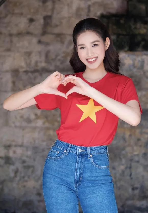 do-thi-ha-tiet-lo-dieu-lo-so-nhat-khi-dang-quang-ngoi-vi-hoa-hau-1-ngoisaovn-w1426-h2048