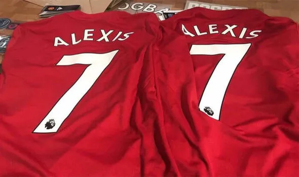 Áo số 7 của Sanchez ở Man Utd đã được bày bán - Bóng Đá
