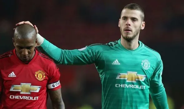 Young và De Gea trốn phỏng vấn - Bóng Đá