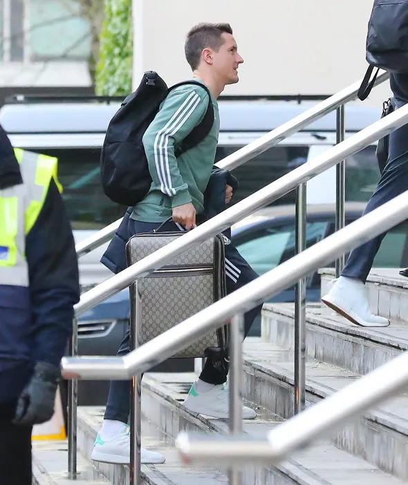 Dàn sao Man Utd hội quân tại khách sạn, vắng bóng Mkhitaryan - Bóng Đá