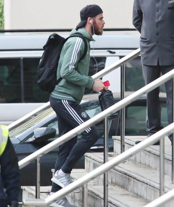 Dàn sao Man Utd hội quân tại khách sạn, vắng bóng Mkhitaryan - Bóng Đá