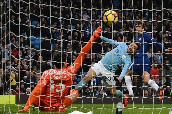 Ôm mặt dưới mưa, Conte bất lực hoàn toàn trước Man City - Bóng Đá