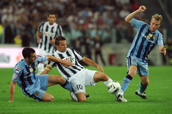 5 trận giao hữu 'kỳ lạ' nhất của các CLB: Real và Juve góp mặt - Bóng Đá