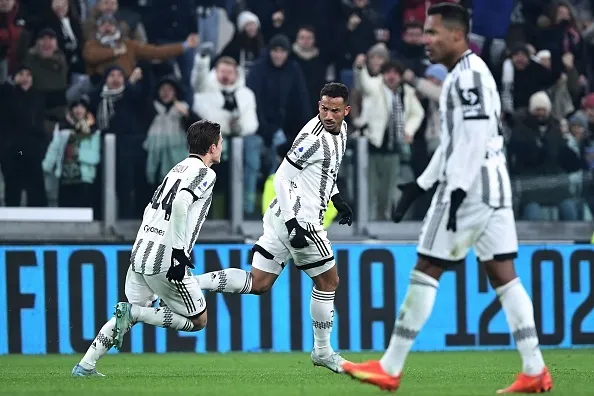 Juventus chơi quả cảm sau khi bị trừ 15 điểm - Bóng Đá