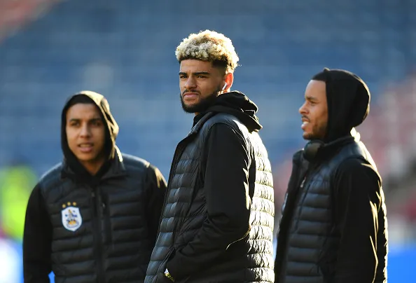 Mourinho âu lo khi đặt chân đến sân Huddersfield - Bóng Đá