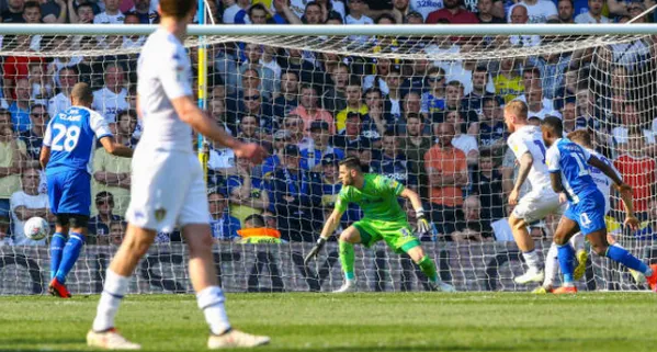 Thất bại khó hiểu, 'huyền thoại' nước Anh khiến cuộc đua lên Premier League căng thẳng tột cùng - Bóng Đá
