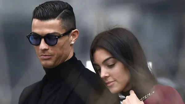 Bóng hồng sau lưng Messi và Ronaldo: Đẹp thôi là không đủ - Bóng Đá