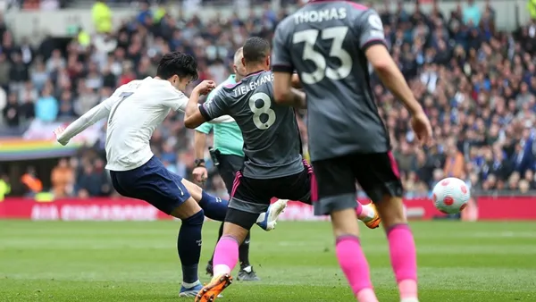 Son Heung-min quá hay - Bóng Đá